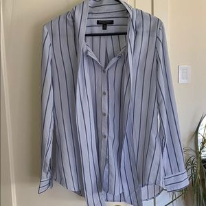 Banana Republic button down tie front blouse